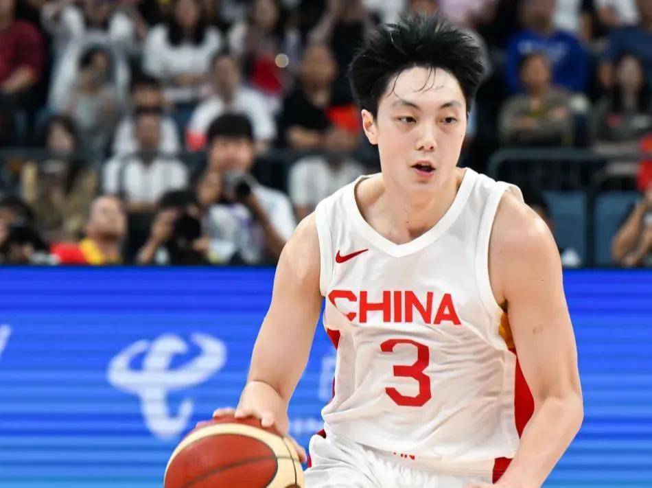 kaiyun-Ming焦点对战,浓眉哥与70激战IG分钟,险胜胜负难料!引发球迷热议-kaiyun