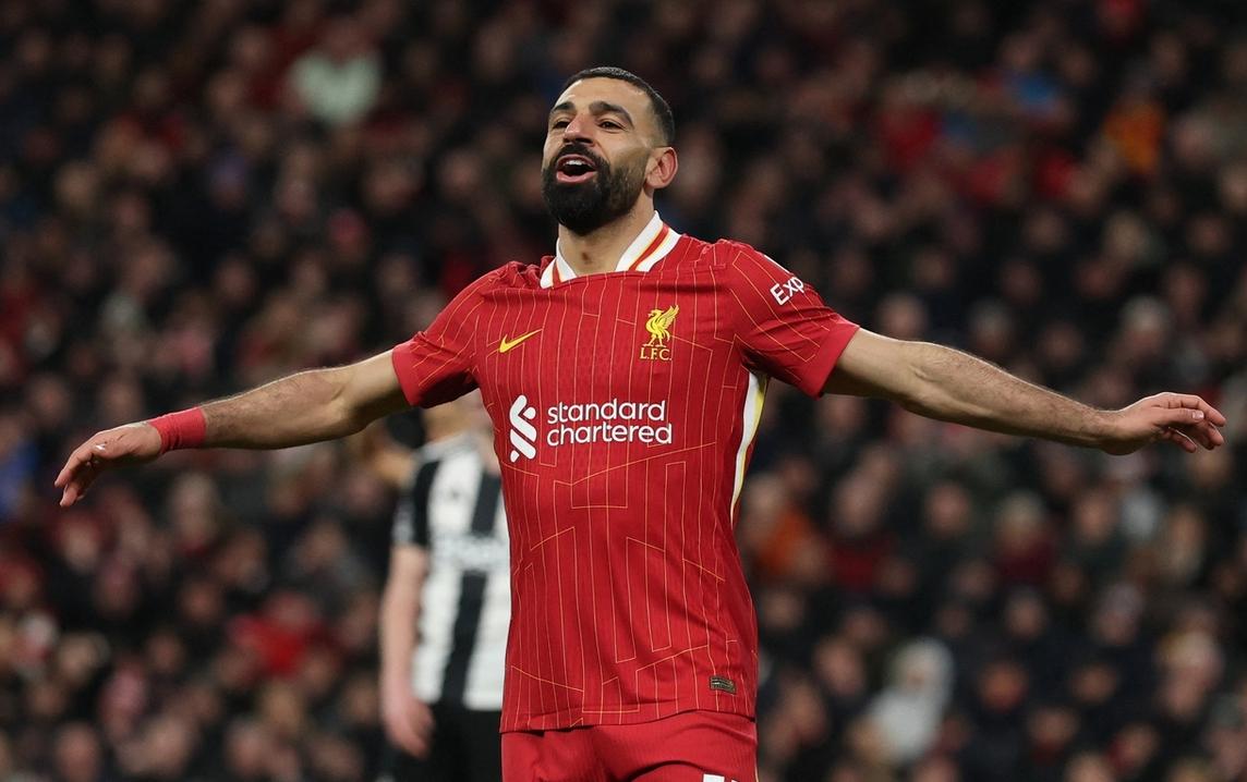 开云中国官方-萨拉赫在热火比赛中爆冷，比赛局势复杂引发热议！赛场气氛高涨-开云中国官方