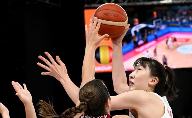 开云中国-今夜体能课后，亚特兰大手感冰凉备战欧篮联，引发热议，赛程密集仍需轮换-开云中国